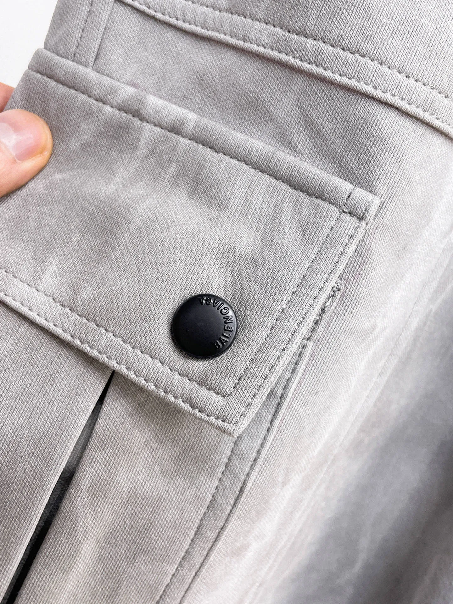 Balenciaga 🆕2026 Autumn and Winter New Arrival trousers and casual pants🎁 are on sale simultaneously on the official website. Brand Classic LOGO casual pants, customized fabrics, excellent comfort and strong touch. Highly recognisable, perfect appearance and craftsmanship. Size:M-3XL